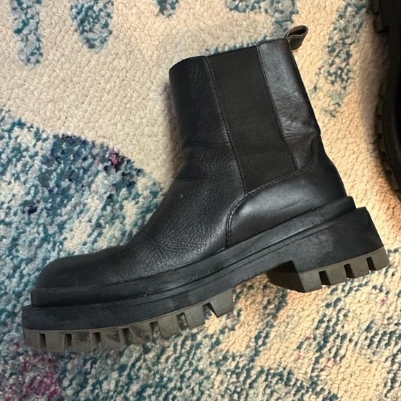 Zara Chunky Lug Sole Black Boots - Picture 6 of 9